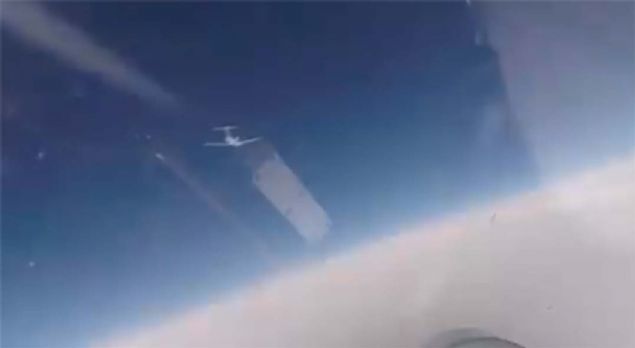 Rusya, Baltk Denizi'ndeki NATO tatbikatna katlan iki sava uann havada durdurulduunu duyurdu.  