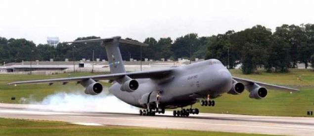 LOCKHEED C-5 GALAXY  <br><br>  Eer havaclk fuarlarna gitmi ve bu model uaklardan birisini yakndan grme ansn yakaladysanz ne kadar byk olduklarn biliyorsunuzdur.            