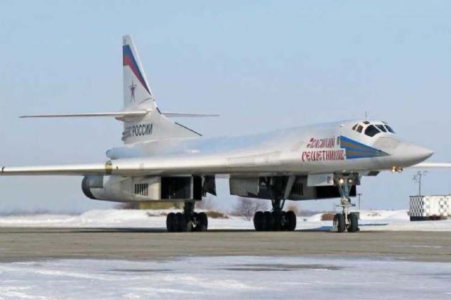 TUPOLEV TU-160   <br><br>  Byk bombardman uaklar ina eden sadece Birleik Devletler deildi.   <br><br>  1980 lerde Sovyetler Birlii Topolev TU-160 bombardman uan kamu oyuna duyurdu.       