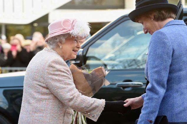 Kralie, ei Prens Philip'in Malta'da deniz subay olarak grev yapt 1949-1951 yllar arasnda burada yaamt. 