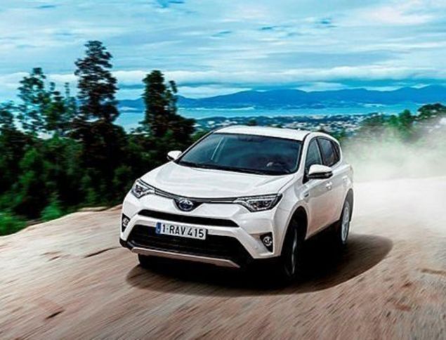Toyota RAV4  <br><br>  RAV4'n mevcut nesli dizel seenee sahip son nesil.   <br><br>  Toyota bu sene balarnda dizel RAV4'leri retmeyi brakt.   <br><br>  Gelecek aylarda kacak olan yeni nesil RAV4'lerde ise benzin ve hibrit seenekleri olacak.     