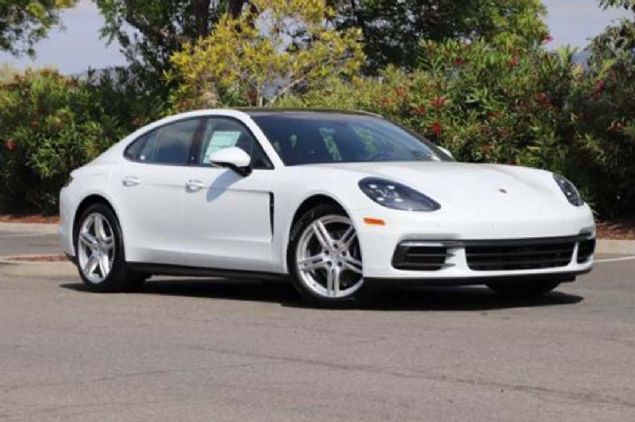 Porsche Panamera  <br><br>  Macan iin geerli olan durum, Panamera iin de geerli. Panamera'nn 2017'deki satnn %15'ini dizel model oluturdu.  <br><br>  Bir Porsche szcs yapt aklamada, 'Dizel modellere olan talep azalrken, hibrit ve benzinli modellere olan ilgi artyor' dedi.                   
