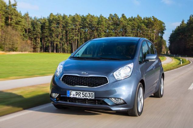 Kia Venga  <br><br>  Kia'nn dier modeli Venga iin de aslnda Rio'nun hikayesi geerli.  <br><br>  2017'de satlan 6130 otomobilin sadece 1172'si hem 1.6 litrelik hem de 1.4 litrelik CRDi dizel motora sahipti.   <br><br>  Yani satlar dkt. Dizel Rio ve Venga modellerinin retimi baka yerlerde devam ediyor, ancak ngiltere'de 2017 ve 2018'de satlar dmt.                         