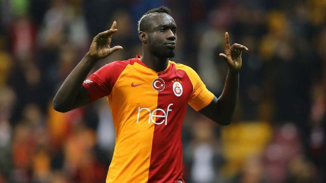                                                                 D'Avila, Diagne i�in teklif getirdi  <br><br>  Sezonu �ampiyon olarak kapatan Galatasaray'da ilk hedef transfer i�in kaynak yaratmak.    Sar� k�rm�z�l�lar, devre aras� y�ksek bir bonservis bedeli ile kadrosuna katmas�na ra�men performans�ndan memnun olmad��� Diagne'yi elden ��karmak istiyor. Oyuncunun menajeri William D'Avila, Diagne i�in Galatasaray kul�b�ne 13 milyon euro'luk bir teklif getirdi. Ancak y�netim Senegalli forvet i�in 15 milyon euro bekliyor.  (Sabah)                                                          