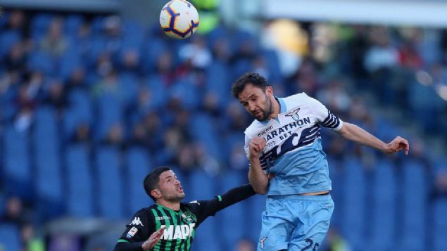                                                                 Fenerbah�e'de orta sahaya H�rvat y�ld�z  <br><br>  Fenerbah�e'nin, Lazio'da forma giyen Milan Badelj'i transfer etmek istedi�i �ne s�r�ld�.      Fotoma�'ta yer alan habere g�re sar� lacivertliler Lazio'nun g�zden ��kard��� H�rvat y�ld�z� kadrosuna katmak istiyor. Lazio'nun, tecr�beli oyuncu i�in 7.5 milyon euro istedi�i �ne s�r�len haberde Bordeaux'un da oyuncuyla ilgilendi�i belirtildi.                                                             