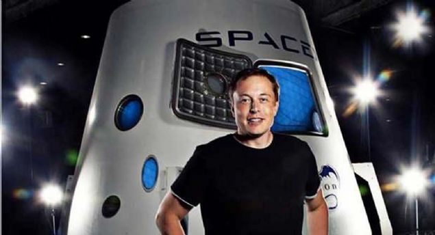Sahibi oldu�u SpaceX'in BFR ve BFS ara�lar� sayesinde insano�lunun 'K�z�l Gezegen'e inebilece�ini anlatan Musk, bu ara�lar�n saatte 100 bin kilometreden fazla h�zla ilerleyece�ini ve arac�n s�cakl���n�n bin 650 santigrat derecenin �zerine ��kaca��n� kaydetmi�ti.  