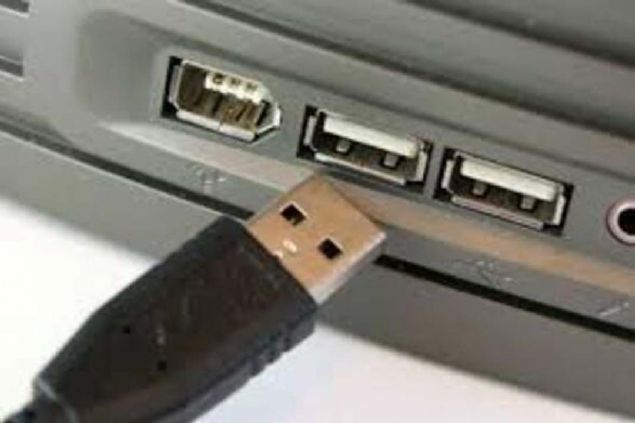 1996 - USB portu... Bu standart port da deiiyor ve yerini USB Type-C arabirimine yava yava brakyor.  