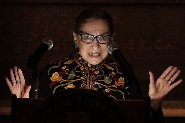 EN Y GEREK YAAM KAHRAMANI  <br><br>  Ruth Bader Ginsburg - RBG    