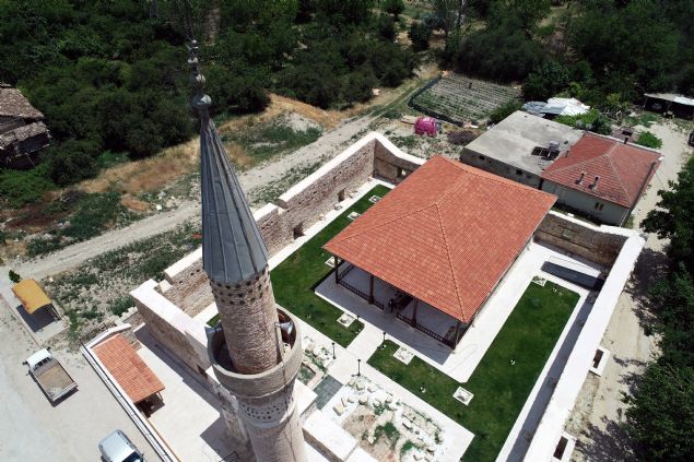 Cami ve blgesinde gerekletirilen kaz almalar ile eserin toprak altnda kalan ksmlar gn yzne karld. Yllar iinde tahrip olan cami ve ta kaps, Antalya Kltr Varlklarn Koruma Blge Kurulu onayl, Antalya Vakflar Blge Mdrlnn projesi ile bilimsel alma kapsamnda onarld.   
