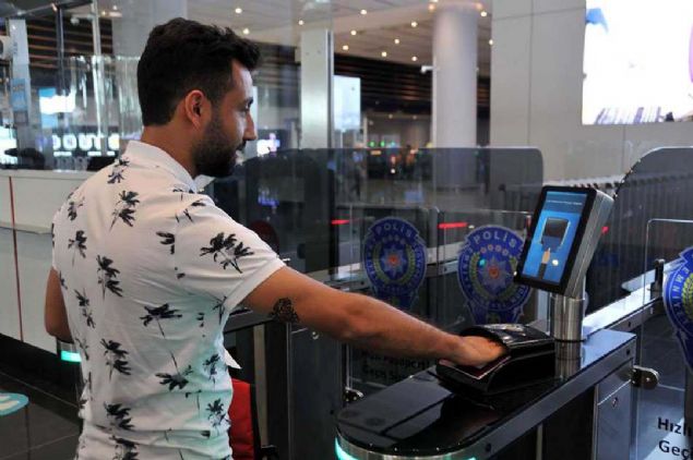 Hzl Pasaport gei sistemi olarak adlandrlan uygulamada yolcular yz tanma ve parmak izi kontrollerinden ardndan 18 saniye ierisinde pasaport kontrolnden gei salayacak.    
