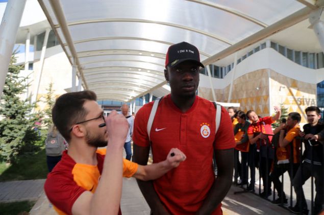                                                                 Habertrk'ten Erhan Kaan Adgzel'in haberine gre bir sredir sar-krmzl takmdaki gelecei merak konusu olan Senegalli yldz, yeni sezon kamp almalarna katlmayacak.                                                         