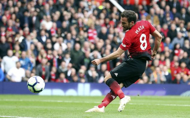                                                                 MATA N FLA DDA  <BR><BR>  Manchester United ile szlemesi sona eren ve Fenerbahe ile Galatasaray'n transfer gndeminde olduu konuulan Juan Mata'nn ngiliz ekibinde kalma ihtimalinin daha yksek olduu ortaya kt.                                                         