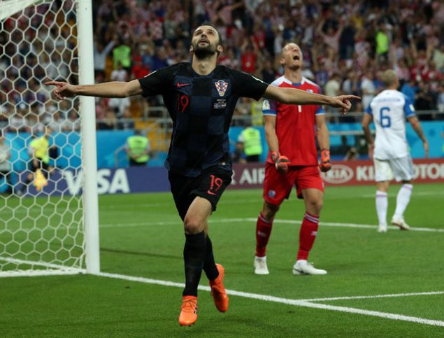 Corrierre dello Sport Gazetesi, 30 yandaki Hrvat n liberonun kariyerine Lazio dnda bir takmda devam etmek istediini belirtirken, Fenerbahe, Bordeaux, Zenit ve Fiorentina tecrbeli ismi kadrosuna katmak istiyor. Lazio, Badelj iin herhangi bir bonservis bedeli talep etmeyecek ifadelerine yer verdi.  