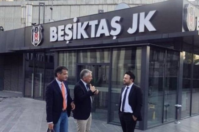 talyan gazeteci Gianluca Di Marzio, Lecce Sportif Direktr Mauro Meluso'nun stanbul'da Burak Ylmaz'n menajeriyle grtn duyurdu.   