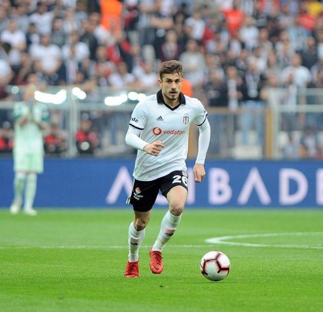 'KLOPP, DORUKHAN'A GZ DKT'  <BR><BR>  Eskiehirspor'dan transfer olduu Beikta'ta gsterdii performansla dikkatleri zerine eken ve A Milli Takm'da da ykselen grafiini srdren Dorukhan Tokz iin fla bir iddia ortaya atld.   