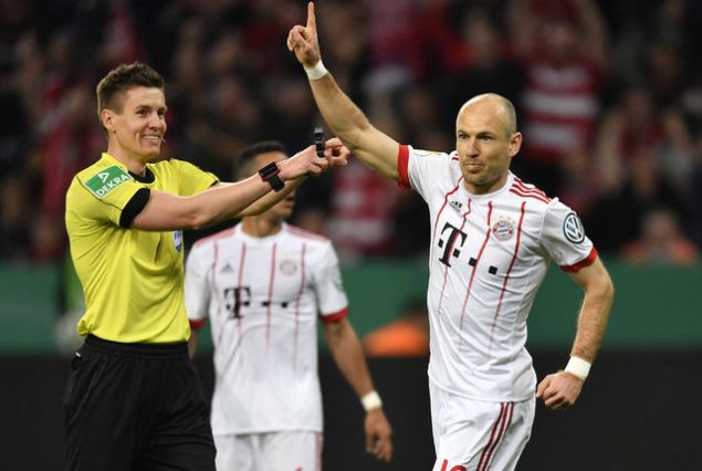 kan haberlere gre 35 yandaki futbolcu iin birok takmn yine devrede olduu belirtilirken aralarndan en ciddilerinin Beikta ve Benfica olduu ne srld.   