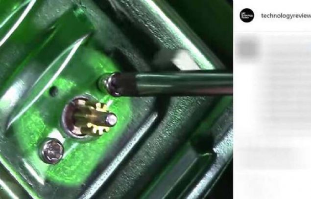 Daha sonra motor salam dursun diye yanna iki delik daha ap vidalyoruz.     