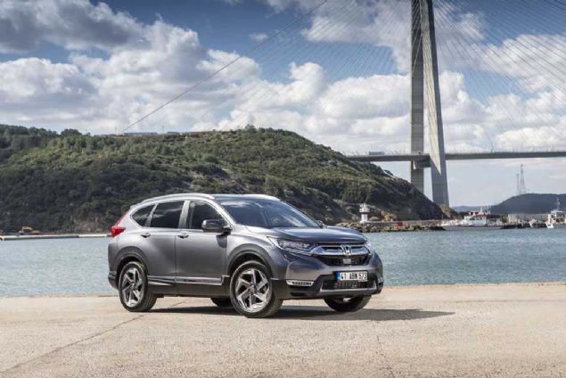 Haziran ay boyunca Honda CR-V'ye sahip olmak isteyenler iin 80 bin TL'ye yzde 0,95 faiz oran ile 12 ay vadeli kredi kullanm salanyor.   <br><br>  Honda Civic modellerinde ise 30 bin TL'ye kadar kredi imkn, yzde 0,95 faiz oran ve 12 taksit seenei sunuluyor.  <br><br>  Haziran ay boyunca devam edecek olan kredi kampanyasndan yararlanmak isteyenler, Honda bayilerinde buluuyor.         