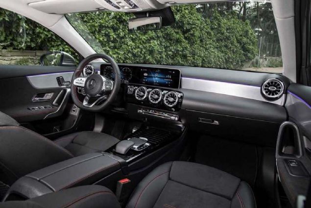 KLOMETRE SINIRI OLMADAN, 4 YILLIK GARANT   <br><br>  Yeni A-Serisi Sedan modelini de kapsayan kampanyada, 2019 ylnda sata sunulan tm otomobiller, premium segmentte bir ilk olarak 'Kilometre snr olmadan, 4 yllk garanti' ile sata sunuluyor.  <br><br>  Hizmet paketinden yararlanmak isteyen mterilerin, bakm ve onarm ilemleri iin otomobillerini garanti belgesindeki koullar kapsamnda 48'inci ayn sonuna kadar dzenli olarak yetkili servislere getirmeleri gerekiyor.               