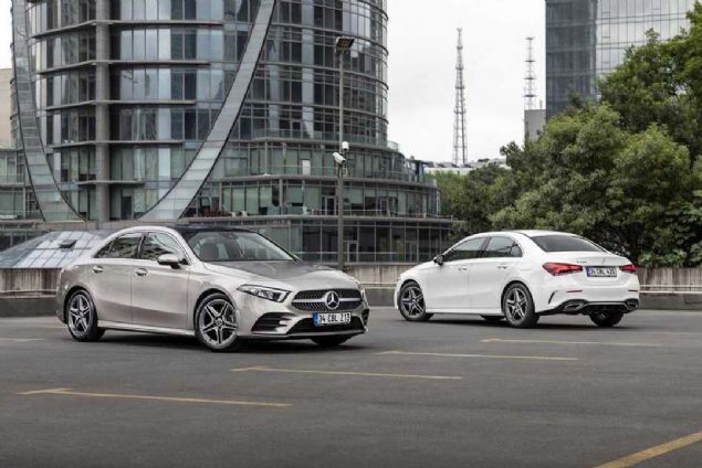MERCEDES, A SERS SEDAN LE HAZRAN SATILARINI ARTIRMAYI PLANLIYOR  <br><br>  Alman retici Mercedes, snftaki ilk sedan modeli A-Serisi Sedan' benzinli ve dizel motor seenekleri ile 246.100 TL'den balayan fiyatlarla haziran ay itibaryla Trkiye'de sata sundu.   <br><br>  Mercedes, A-Serisi Sedan'n 2019 yl toplam satlarnn en az yzde 10'luk dilimini oluturmasn ve markaya premium kompakt snf liderliini yeniden kazandrmasn bekliyor.            