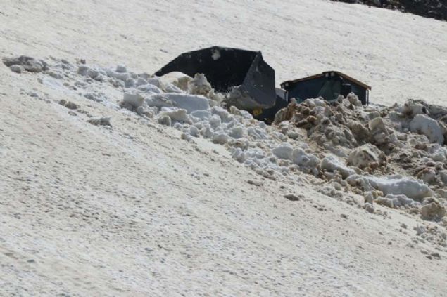 Horozdere Ky Muhtar Kyasettin Aydn ise, zel idaresi ekiplerine teekkr ederek, 'Kaymakammz tarafndan yayla yollarmz almaya baland. 5 gndr burada almalar devam ediyor. Yaklak 4 gn daha devam eder. Hayvanlarmzn tamam u an kyde. Yollarn almasyla tm ky yaylaya kmaya balayacak... 