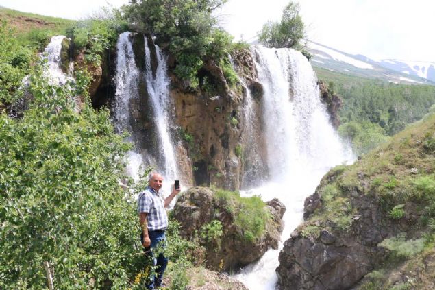 Bata Erzincan'da yaayanlar olmak zere herkesin buray grmesi lazm. Gezilmesi ve grlmesi gereken bir yer. Herkesi davet ediyorum' dedi.   