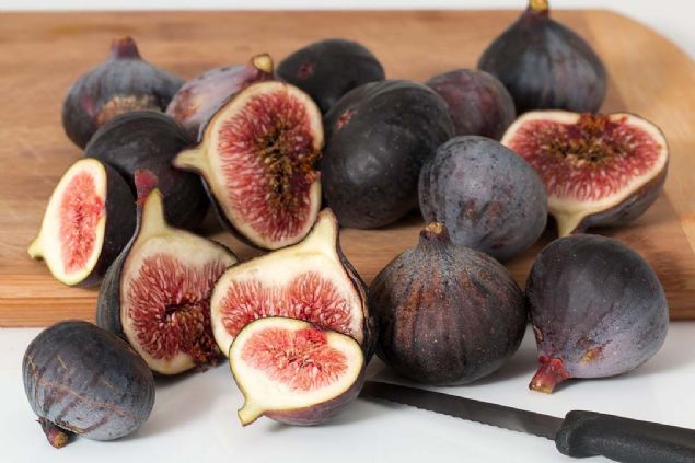 Sabah kahvalts ve len yemeinde yenmesi uygundur. Barsaklarda bir yumuama yapt iin hem kuru olarak hem de taze meyve olarak zellikle kabzlk ikayeti olanlarn kullanmasnda yarar vardr.   