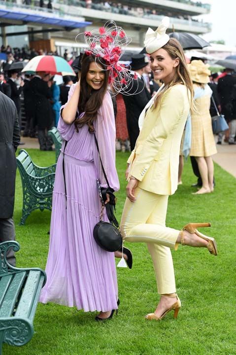 Sarah Ann Macklin ve Daisy Knatchbull 