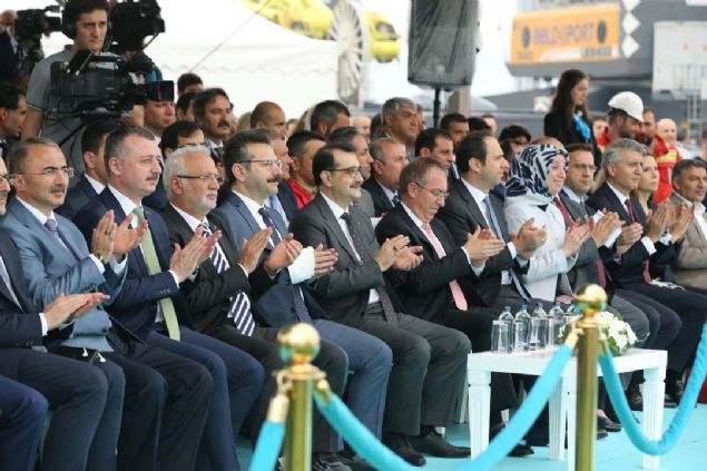 'KAYNAKLAR ADL PAYLAILMALI'  <br><br>  Dnmez, Trkiye'nin hibir zaman tek tarafl, merkeze kendisini koyup evreyi yok sayan ve kendi karlarna 'a gzllkle' ulamaya alan bir anlayta olmadn ve blgede istikrar desteklediini vurgulad.     