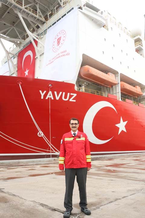 Elektrik ihtiyacn 42 megavat kapasiteli dizel yaktl jeneratrlerden karlayan Yavuz'un 7,5 milyon litre yakt kapasitesi bulunuyor.  