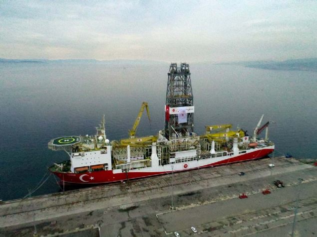 Gemimiz 12 bin 200 metre derinlie kadar ok yksek basn altnda dahi sondaj yapabiliyor. Dinamik Pozisyonlama sistemiyle 6 metreye ulaan dalgalarda dahi sondaja devam edebiliyor...    