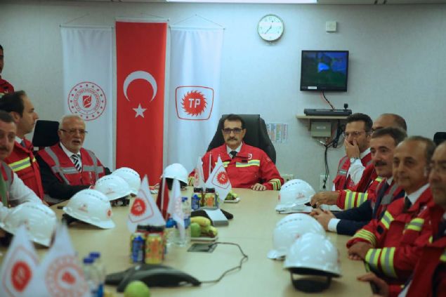 Ayrca blge d aktrlerin, kendilerini uluslararas mahkeme ya da karar verici merci yerine koyarak blgenin snrlarn belirleme almalarn da hibir ekilde kabul etmiyoruz...      