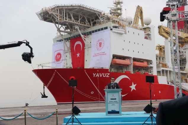 Trkiye'nin hidrokarbon faaliyetlerinde kendi z yeterlilii, gc ve kabiliyetidir. Denizlerimizde petrol ve doal gaz neredeyse Fatih ve Yavuz orada olacak. Gn gelecek Akdenizde, gn gelecek Karadeniz'de.'        