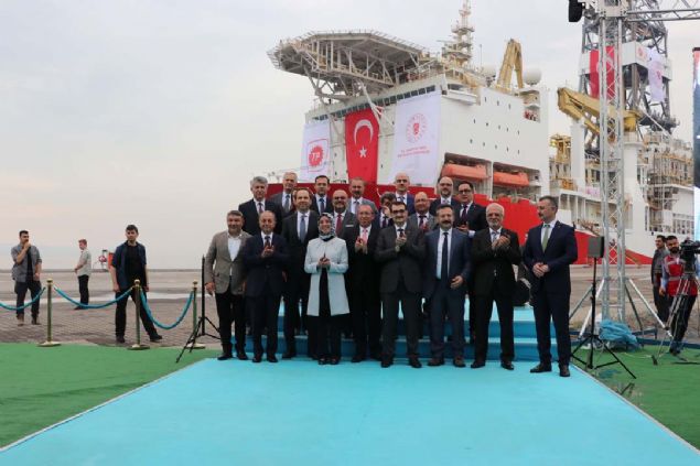 Dnmez, Trkiye'nin hem kendi kta sahanlnda hem de KKTC'nin Trkiye Petrolleri Anonim Ortaklna (TPAO) verdii ruhsat alanlarnda almalarn aralksz srdreceini vurgulad.      