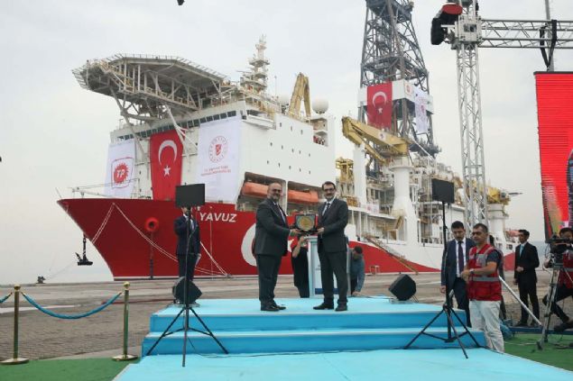 Bu dncelerle, Yavuz gemimizin pruvas neta, dmeni viya, rzgar da kolayna olsun diyerek, selam ve muhabbetlerimi iletiyorum. Yolunuz, bahtnz ak olsun.'          