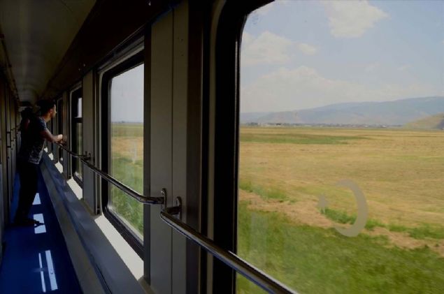 Yolcularna muhteem manzaralar eliinde seyahat yapma imkan sunan Vangl Ekspresi, Ankara, Krkkale, Kayseri, Sivas, Malatya, Elaz, Bingl ve Mu gzergahlarndan geerek Van Gl'ne kys bulunan Bitlis'in Tatvan ilesine geliyor.  