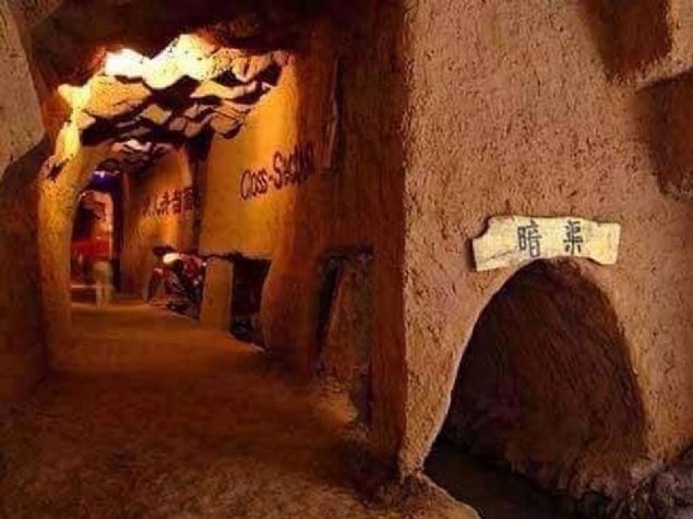 Turfan'�n su ihtiyac�n�n y�zde 30'u, hala bu yer alt� kuyular� olan Karez kanallar�ndan sa�lan�yor.  