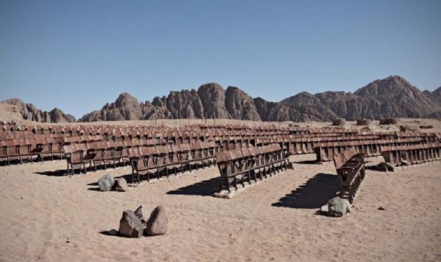 Foto�raf��n�n verdi�i bilgiye g�re, ��lg�n bir Frans�z taraf�ndan yapt�r�lm�� olan sinemada ne yaz�k ki hi� bir film g�sterilememi�.       