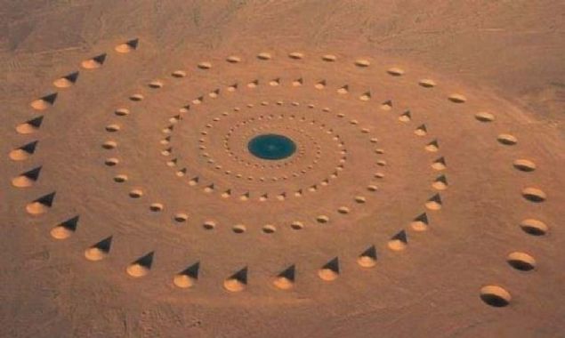 Ekip 'Desert Breath' (��l Nefesi) isimli eserlerini tan�mlarken, ��l�n zihinlerde olu�turdu�u 'Sonsuzlukta ya�am' d���ncesini yans�tt�klar�n� ifade ediyor.     