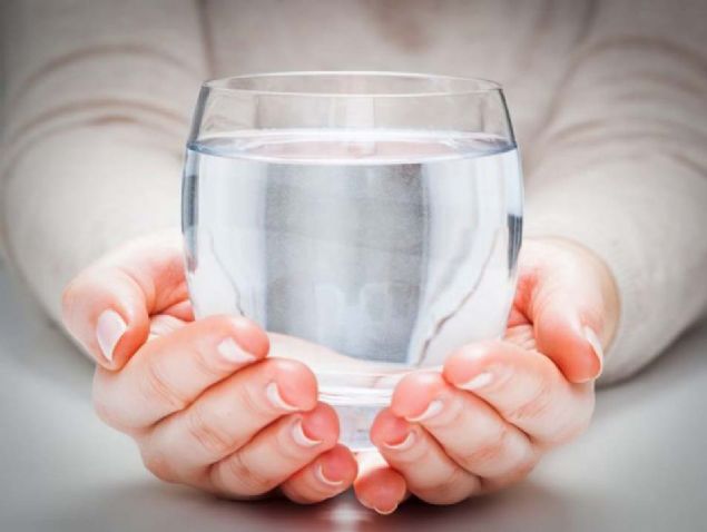 ECEKLER        <br><br>  me suyu, yeil ay ve dier bitkisel aylar ierisindeki aksioksidanlar ve antibakteriyel zellikleri sebebi ile di ve dieti sal iin yararl ieceklerdir. 