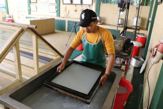 Fil dksndan retilen katlar, hediyelik eya olarak satlmasnn yan sra fotoraf bask kad, kitap ve defter gibi eitli ekillerde de kullanlyor.  