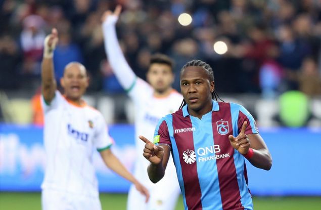                                                                 Hugo Rodallega - Denizlispor<br><br>  Rodallega`nn Trkiye`deki nc takm Denizlispor oldu. Kolombiyal futbolcu Akhisar ve Trabzonspor`un ardndan yeni sezonda Denizlispor adna mcadele edecek.                                                             