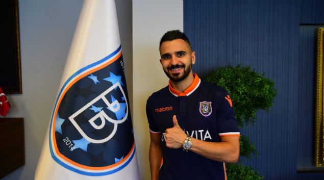                                                                 Aziz Behich - Baakehir<br><br>  Medipol Baakehir, Trkiye`de daha nce Bursaspor`da oynayan Aziz Behich ile 3 yllk szleme imzalad. Sezon banda Bursaspor`dan PSV`nin yolunu tutan Avustralyal futbolcunun, forma giyemedii iin mutsuz olduu ifade etmiti. Geen yaz transfer dneminde PSV Endhoven`a transfer olan Aziz Behich, takmyla sadece 6 maa kt.                                                                        