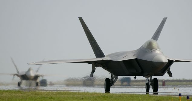 ABD F-22 Raptor'lar hava stnln elinde tutmann bir abas olarak hibir lkeye satmyor.         