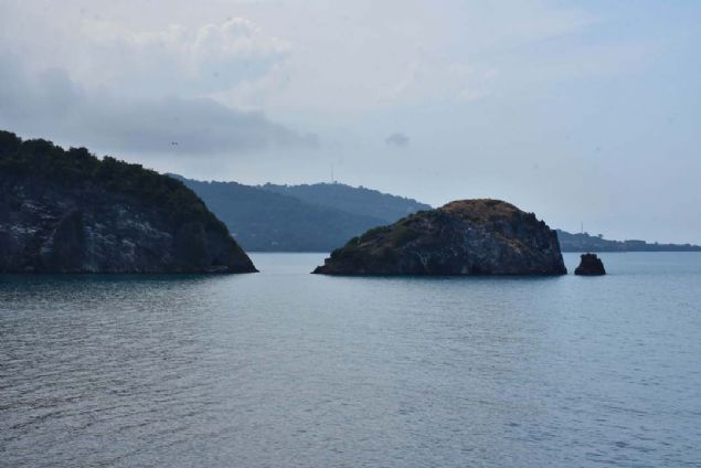 Herkese yaz tatili iin Hoynat Adas ile iledeki dier gzellikleri gezip grmelerini tavsiye ederim. Sakinlik ve doay sevenler iin buras ok iyi.'  <br><br>  (AA) 