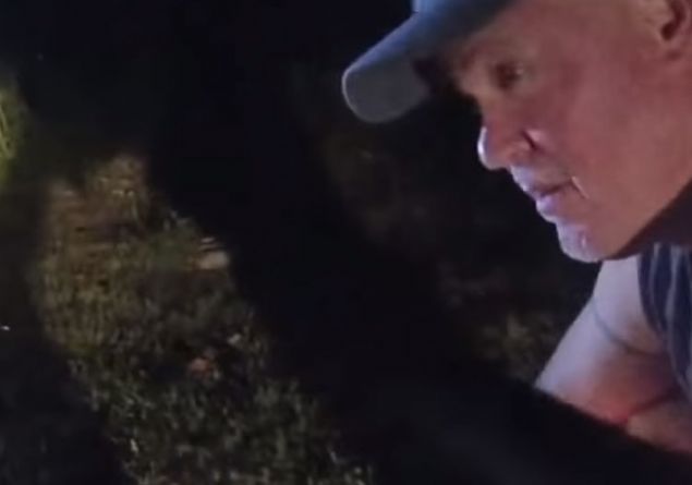 Alan Ragetz adl bir vatanda Forsyth County'deki evinin yaknnda ne olduunu anlayamad sesler duydu  