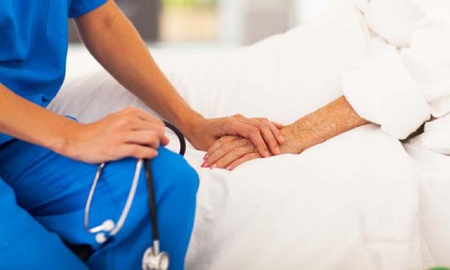 Odada bulunan �oka u�ram�� insanlar 'Ger�ek olan ne?' diye sordular. Teyzem g�zya�lar� i�erisinde parma��yla g�ky�z�n� i�aret etti. 