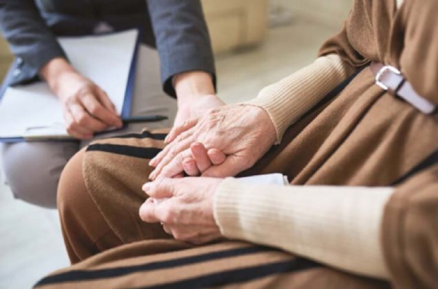 Daily Mail'de yer alan habere g�re Madie Johnson'�n teyzesi Tina Hines, kalp rahats�zl��� sebebiyle alt� kez �l�p dirildi. �ki kere kocas� taraf�ndan, d�rt kere hastanedeki doktorlar taraf�ndan hayata d�nd�r�ld�. 