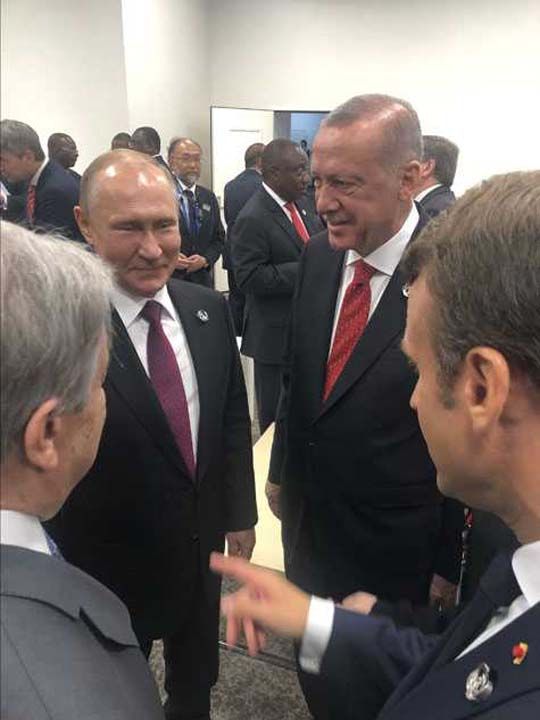 Cumhurbakanl letiim Bakan Fahrettin Altun, Cumhurbakan Recep Tayyip Erdoan'n G20 Liderler Zirvesi'nde ABD, Rusya ve Fransa devlet bakanlaryla sohbet ettii fotoraflar paylat. 