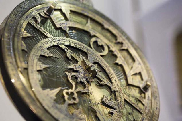 ki kattan oluan mzenin st katnda mze ile ilgili eitli grsellerin izlenebildii sinevizyon salonu, astronomi, saat teknolojisi, denizcilik, sava teknolojisi ve tp blm bulunuyor.   